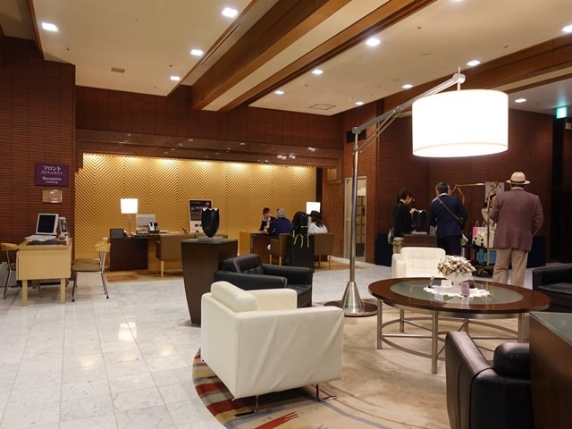 ホテルオークラ札幌のフロントロビー