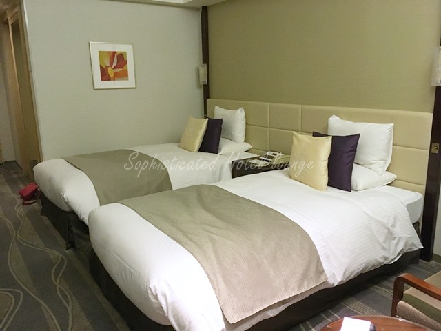ホテルオークラ神戸のお部屋の様子と備品