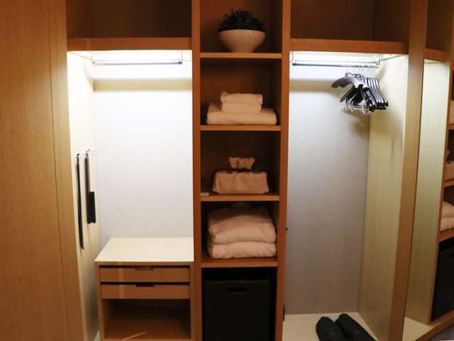 神戸オリエンタルホテルの客室備品（クローゼット）