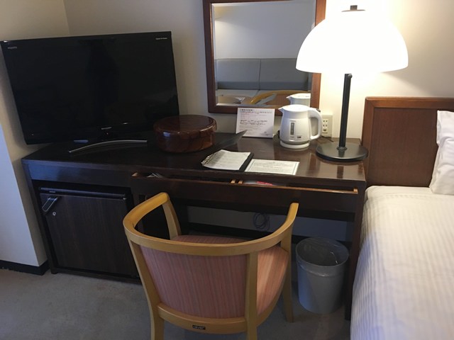 ユインチホテル南城の客室備品（デスク）