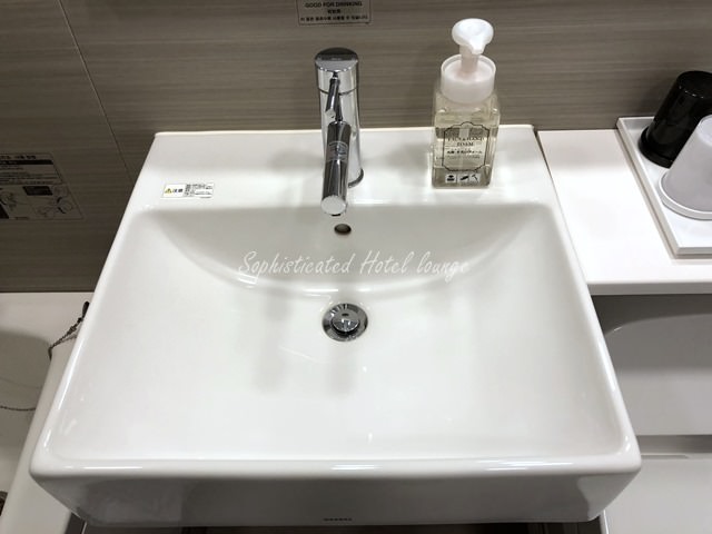 ダイワロイネットホテル千葉駅前のバスルームの洗面台