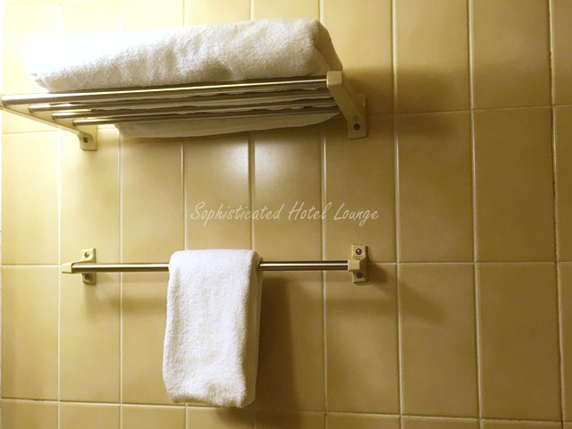 バスルーム内備え付けのタオル