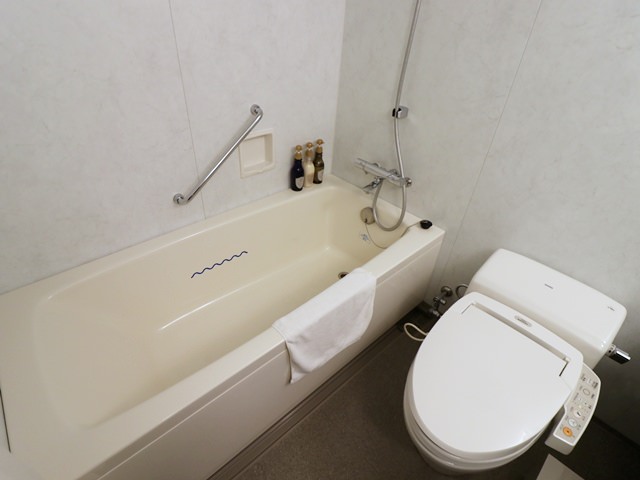 ベッセルイン札幌中島公園のバスルームとトイレ