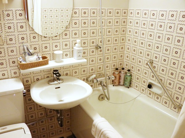 ホテルモントレ神戸のトイレとバスルーム（お風呂）