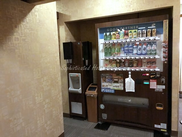 ドーミーインプレミアム京都駅前の館内施設　自動販売機