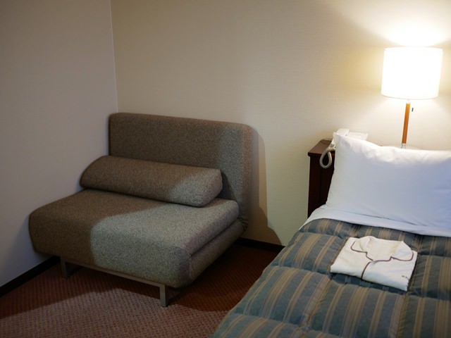 レガロホテル岡山の客室内の様子と備品　ソファ