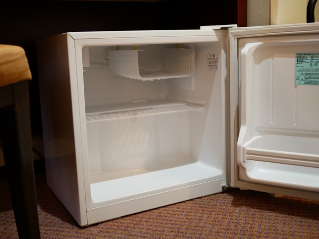 レガロホテル岡山の客室内の様子と備品　冷蔵庫