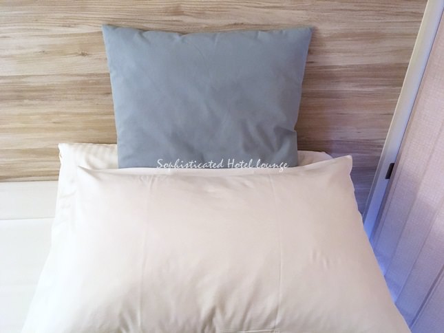 ブルーキャビン石垣島の客室備品（枕とクッション）