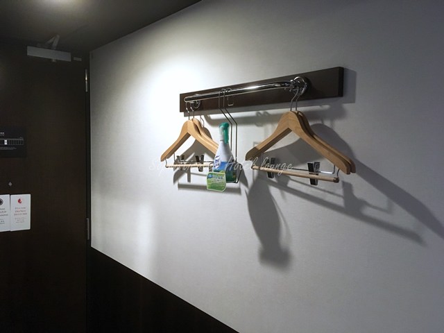 ベルケンホテル東京の客室備品（壁掛けハンガー）
