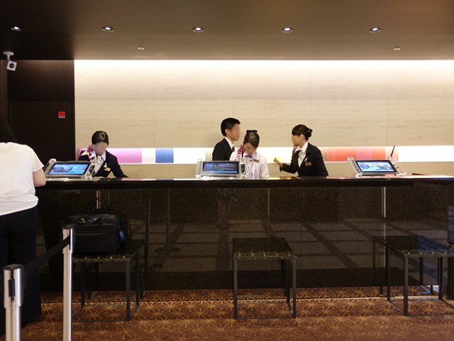 スーパーホテルLohas東京駅八重洲中央口のフロントロビー
