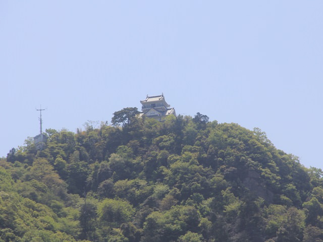 ラウンジきららから見える金華山と岐阜城