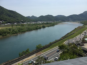 カフェから見た景色（長良川）