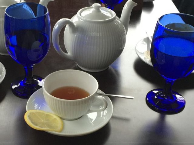 ジェイダブリューハートの紅茶はポットで提供される