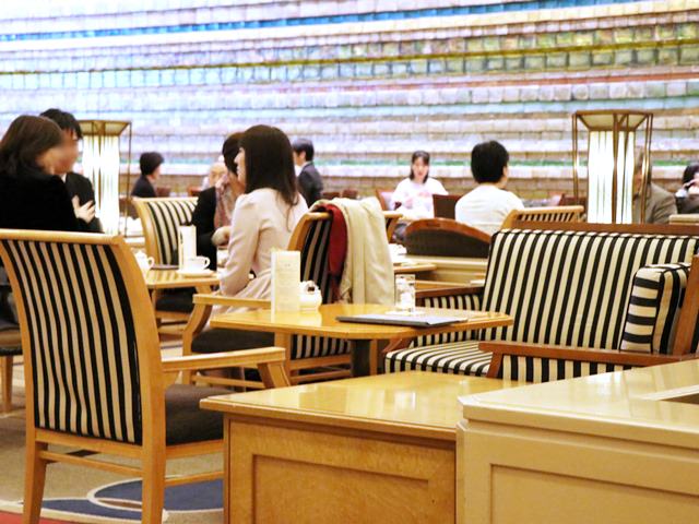 ランデブーラウンジ・バー（帝国ホテル 東京）の座席の種類は？
