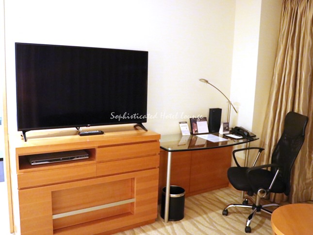 シェラトングランドホテル広島の客室備品（テーブル）