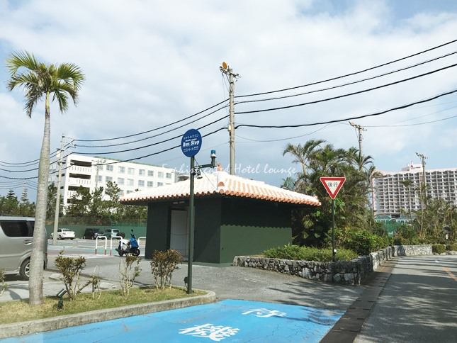 沖縄かりゆしビーチリゾート・オーシャンスパのホテルの駐車場