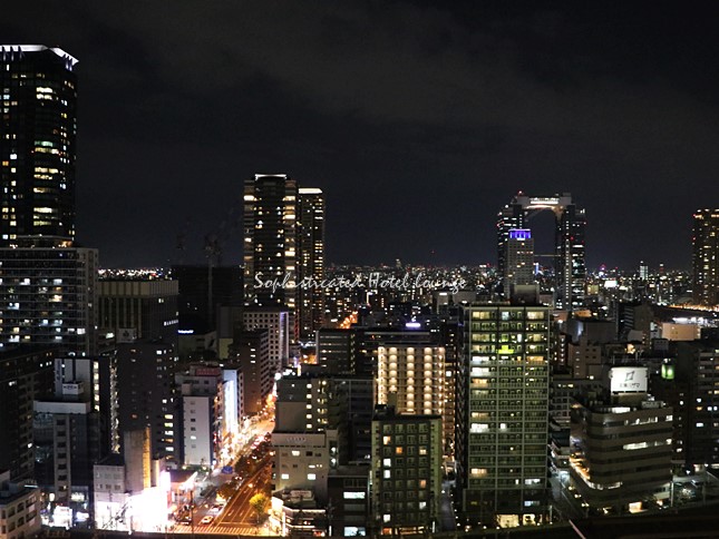 ホテル阪神大阪のお部屋の窓から見える景色（夜景）