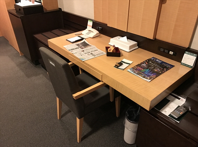 リーガロイヤルホテル大阪の客室家具
