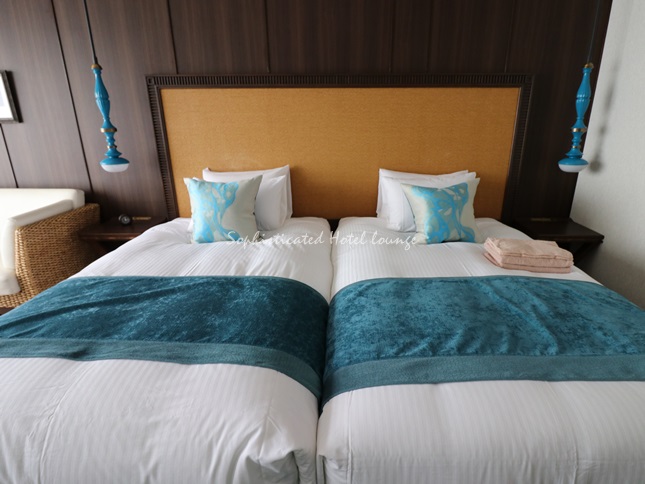 琵琶湖ホテルのお部屋の様子と備品（ベッドと枕）