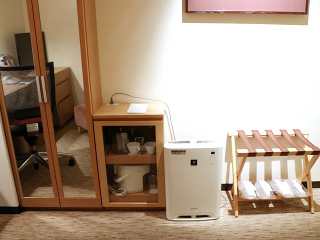 ホテルアソシア静岡の客室備品（のクローゼット・食器キャビネット・空気清浄機）