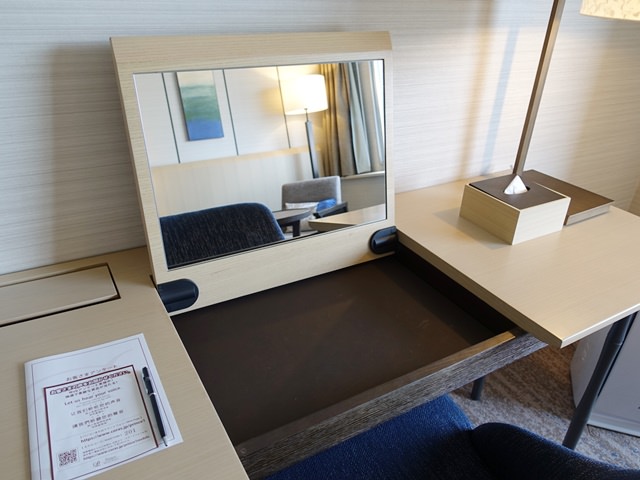 グランドプリンスホテル高輪の客室内の机