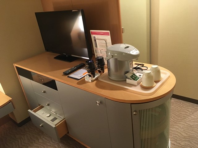 東京ドームホテルの客室の様子と備品