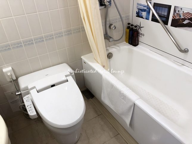 ザ・キューブホテル千葉のバスルームとトイレ