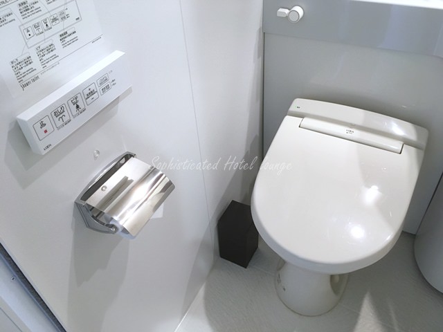 ホテルリブマックス岐阜羽島駅前のバスルームとトイレ