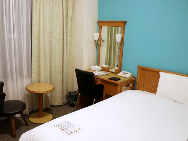 ホテルサンルートソプラ神戸の部屋の中の様子と備品