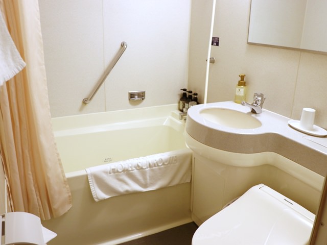 ホテルサンルートソプラ神戸の浴室とトイレ