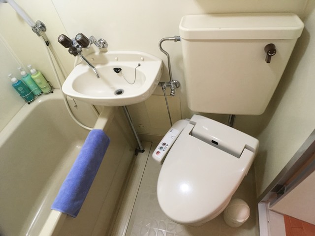沖縄サンコーストホテルの浴室とトイレ、アメニティは？
