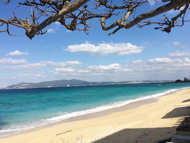 沖縄サンコーストホテルからすぐのウィードビーチ