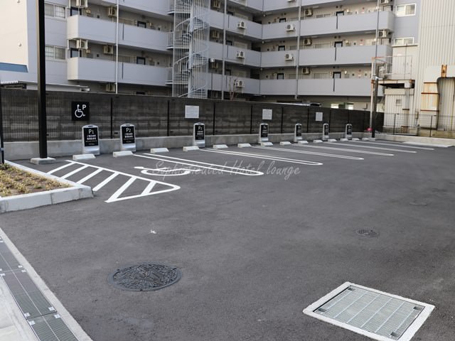 ホテル・アンドルームス新大阪の駐車場