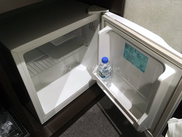 赤坂クリスタルホテルの客室備品（冷蔵庫）