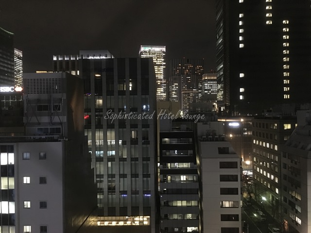 ベルケンホテル東京の客室窓から見える夜景