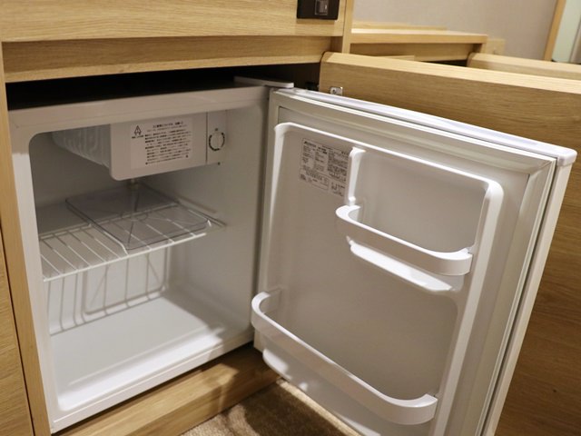 リリーフプレミアム羽田空港の客室備品（冷蔵庫）