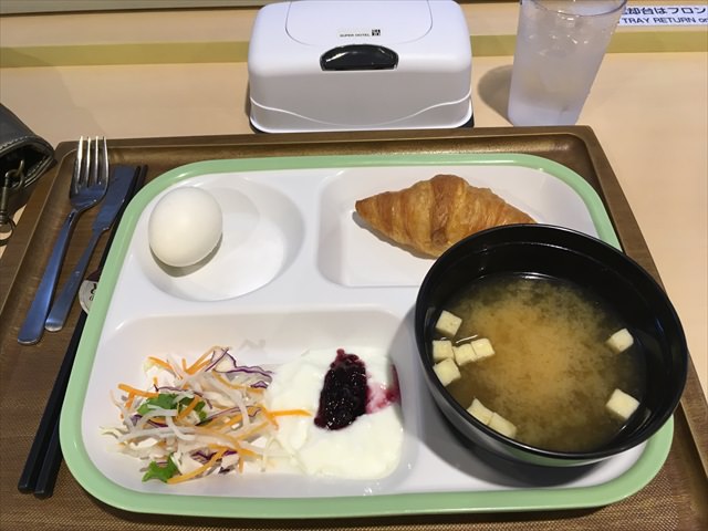 スーパーホテル浅草のバイキングスタイル朝食