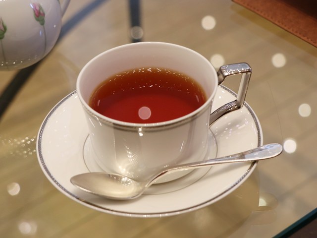 ストリングスラウンジ（ストリングスホテル八事NAGOYA）のアフタヌーンティーセットのTWG紅茶
