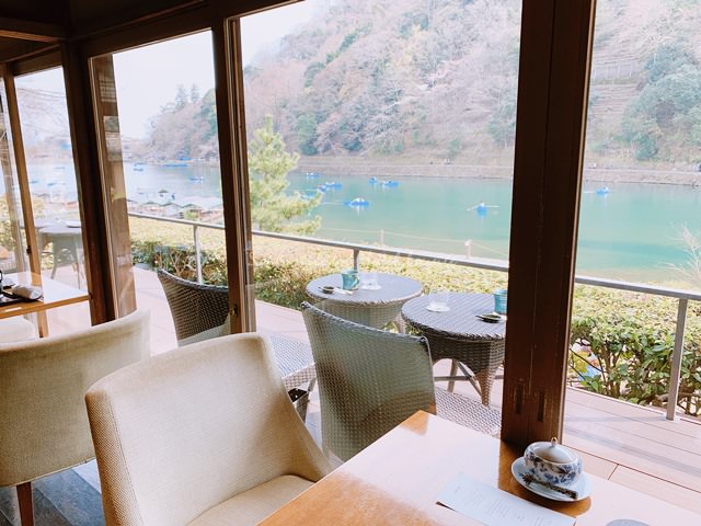 茶寮八翠（翠嵐ラグジュアリーコレクションホテル京都）の窓側の座席