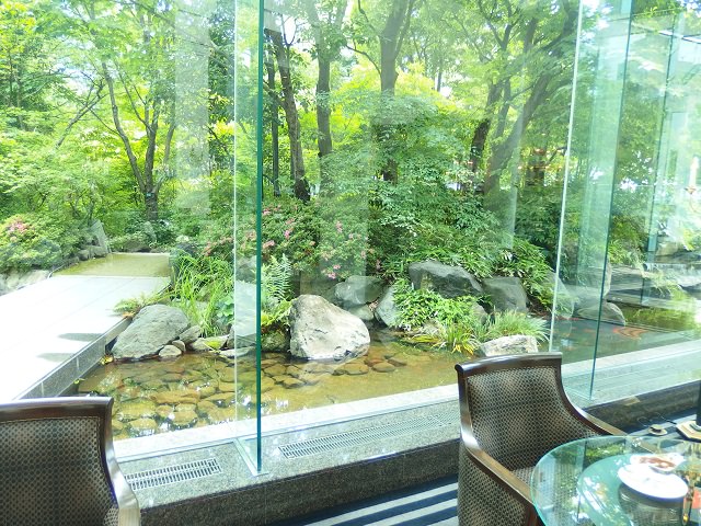 梅田で自然がみれるホテルラウンジ