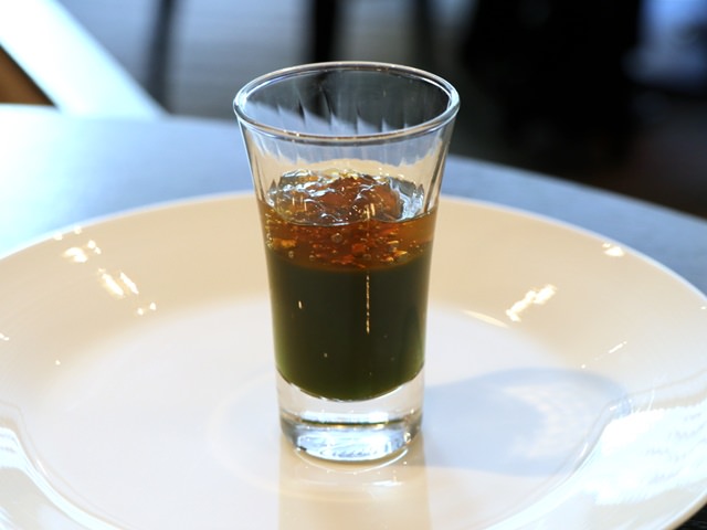 ラウンジオアシスのアフタヌーンティーセット 抹茶と黒蜜のジュレ